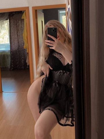 Николь Стройная Модель